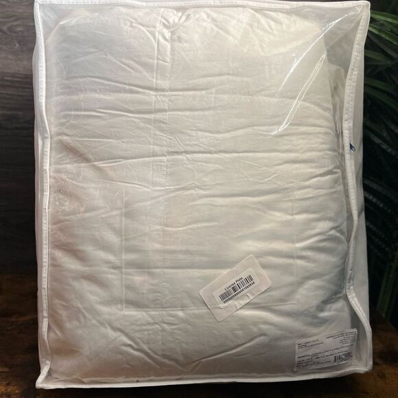 The Company Store Luxe Olympia Down Extra Warmth Comforter in White. Full Size. - Picture 8 of 15